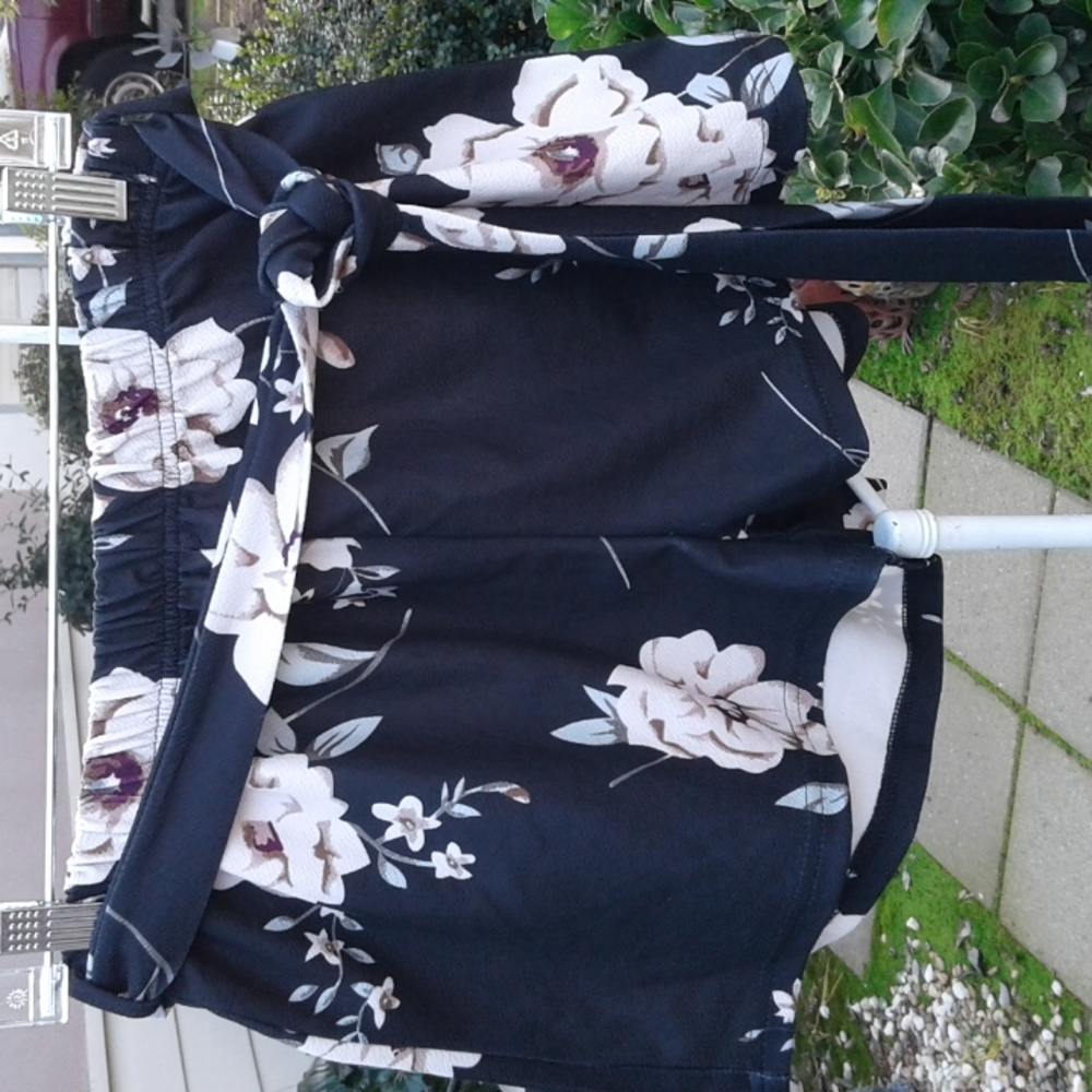 Women's size large short  stretch  good condition black with white flowers